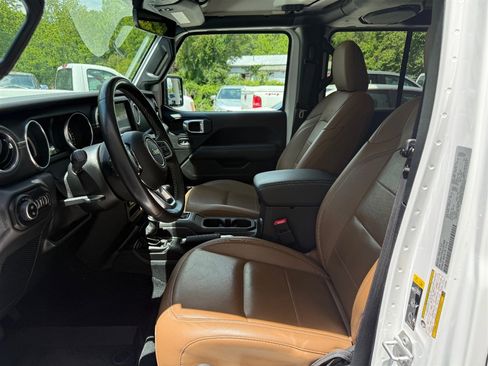Used 2020 Jeep Gladiator Overland w/ Popular Equipment Package AWD/4WD image 7