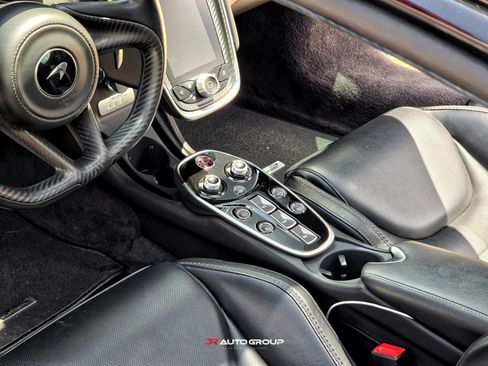 Used 2020 McLaren GT RWD image 40