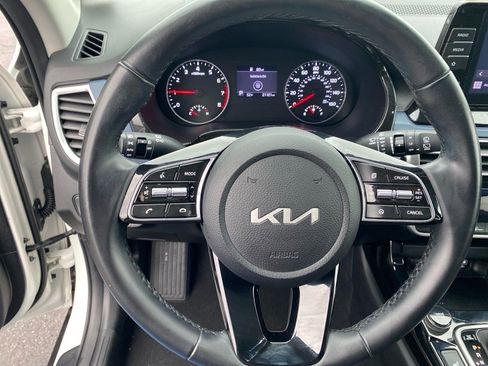 Certified 2023 Kia Seltos S image 11