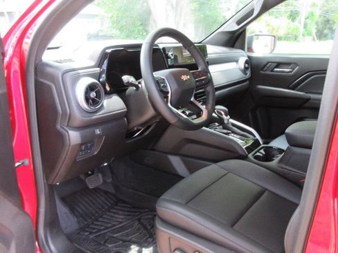 Used 2025 Chevrolet Colorado LT w/ LT Convenience Package RWD image 10