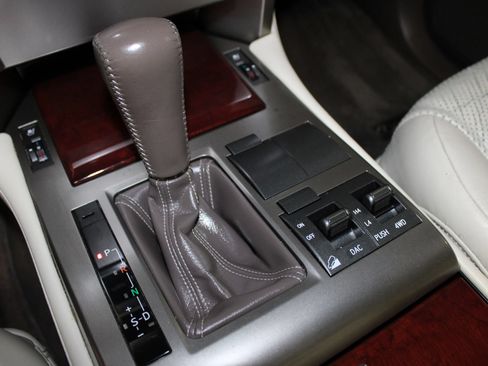 Used 2011 Lexus GX 460 w/ Comfort Plus Pkg AWD/4WD image 18