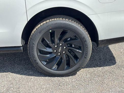 New 2026 Lincoln Navigator L Reserve w/ Jet Appearance Package AWD/4WD image 9