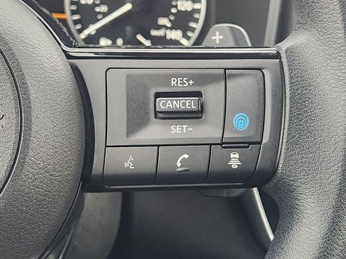 Used 2023 Nissan Rogue SV image 28