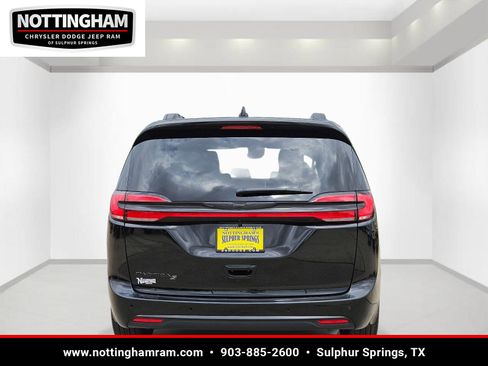 New 2026 Chrysler Pacifica Select w/ S Appearance Package image 4