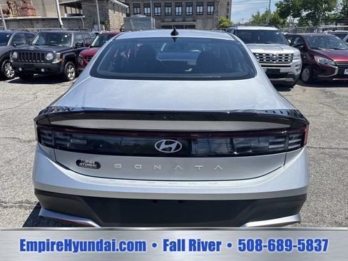Used 2025 Hyundai Sonata SE FWD image 4