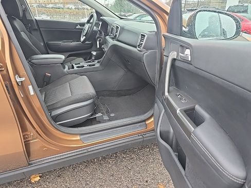 Used 2017 Kia Sportage LX image 9