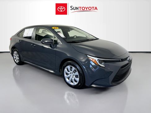 Used 2025 Toyota Corolla LE image 1