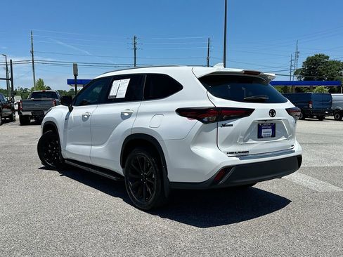 Used 2025 Toyota Highlander XLE AWD/4WD image 6