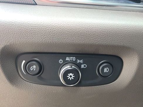 Used 2019 Chevrolet Traverse Premier image 21