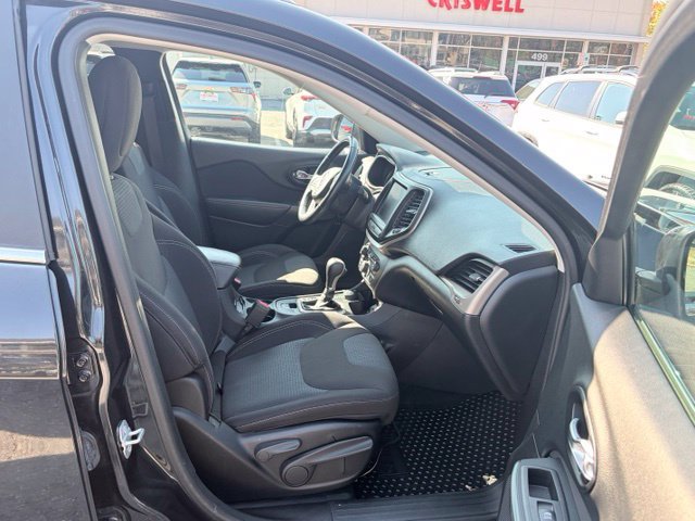 Used 2016 Jeep Cherokee Latitude w/ Comfort/Convenience Group AWD/4WD image 29