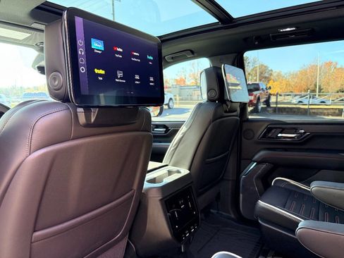 Used 2025 GMC Yukon AT4 Ultimate w/ LPO, Floor Liner Package image 36