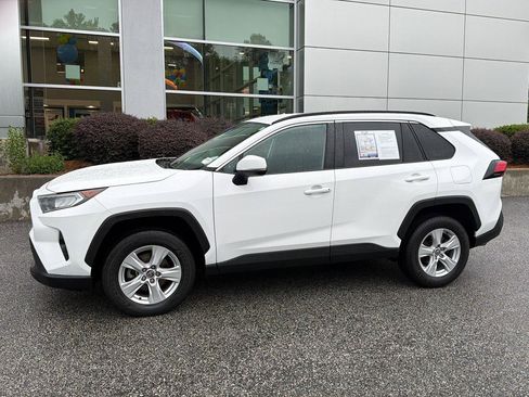 Used 2020 Toyota RAV4 XLE FWD image 3