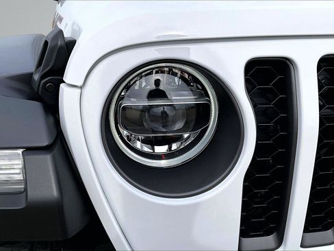 Used 2021 Jeep Gladiator Mojave w/ LED Lighting Group AWD/4WD image 31
