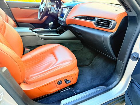 Used 2017 Maserati Levante w/ Sport Package image 16