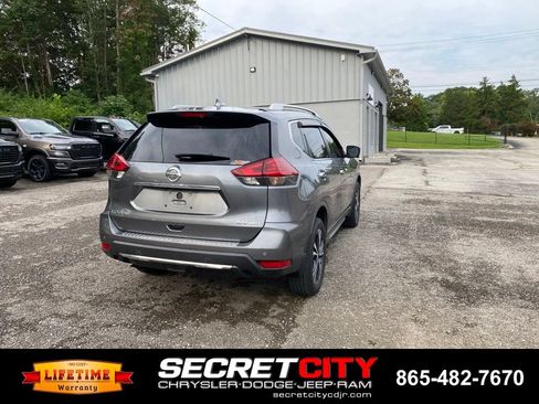 Used 2020 Nissan Rogue SV w/ Premium Package AWD/4WD image 5