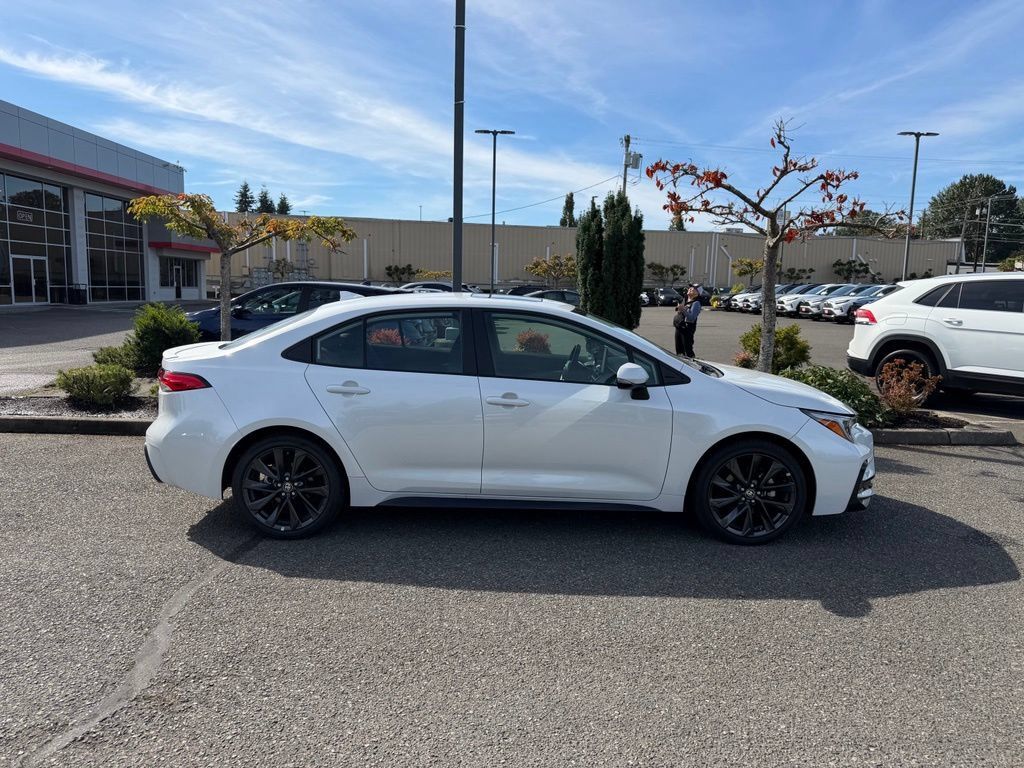 Certified 2025 Toyota Corolla SE w/ SE Premium Package FWD image 6