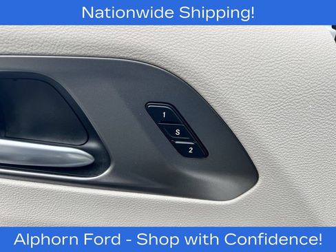 Used 2024 Chrysler Pacifica Touring-L FWD image 12