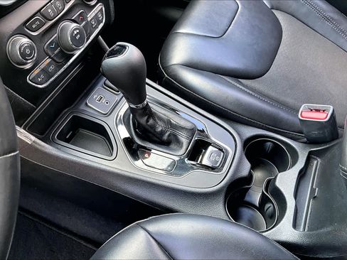 Used 2021 Jeep Cherokee Latitude Plus image 13