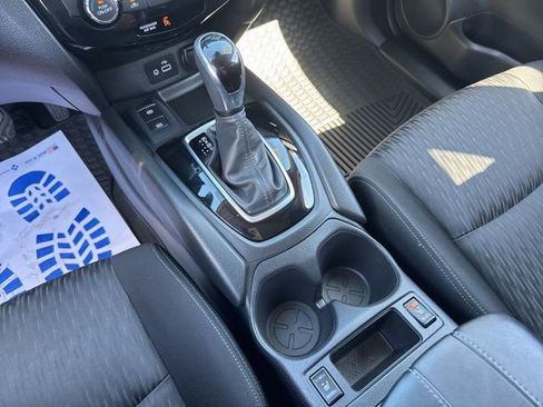 Used 2020 Nissan Rogue SV w/ Premium Package image 22