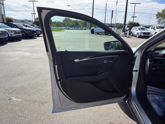 Used 2014 Chevrolet Impala LT w/ Convenience Package FWD image 12