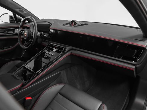 Certified 2025 Porsche Panamera GTS AWD/4WD image 22