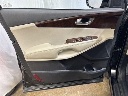 Used 2017 Kia Sorento EX image 21