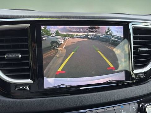 Used 2024 Chrysler Pacifica Touring-L FWD image 26