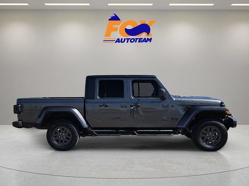 Used 2024 Jeep Gladiator Sport AWD/4WD image 5
