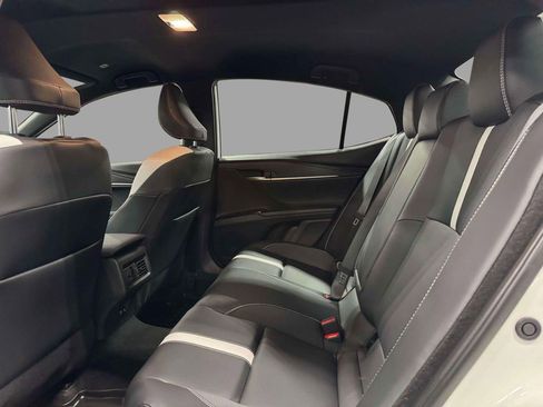 Used 2025 Toyota Camry SE image 11