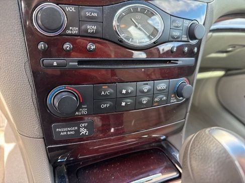 Used 2012 INFINITI G37 X w/ Premium Pkg image 7