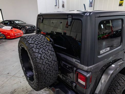 Used 2019 Jeep Wrangler Unlimited Sahara AWD/4WD image 20