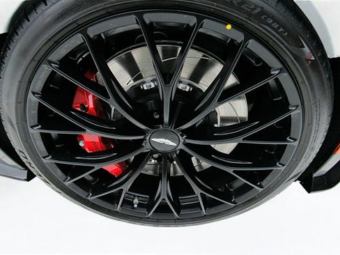 Used 2023 Aston Martin V8 Vantage Roadster image 47