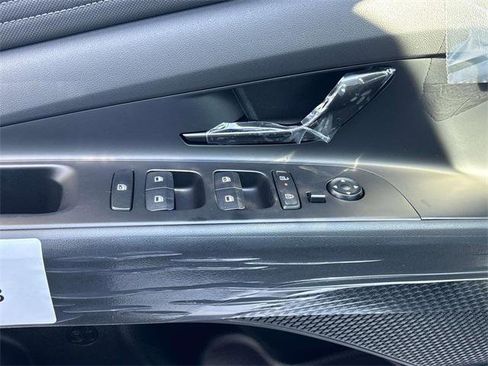 New 2025 Hyundai Elantra SEL image 9