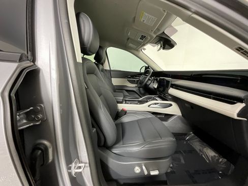 Used 2025 Lincoln Nautilus Premier image 20