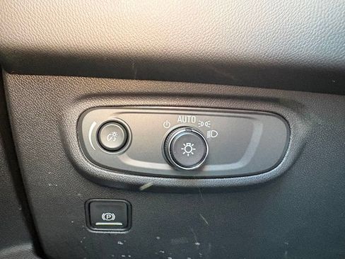 Used 2023 GMC Terrain SLE w/ Driver Convenience Package FWD image 15