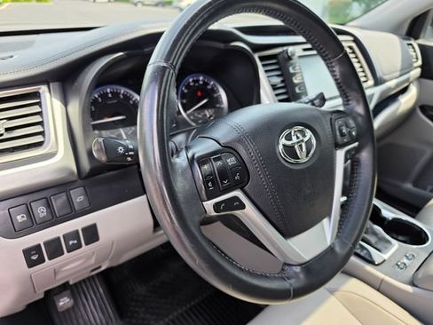 Used 2018 Toyota Highlander Limited AWD/4WD image 22