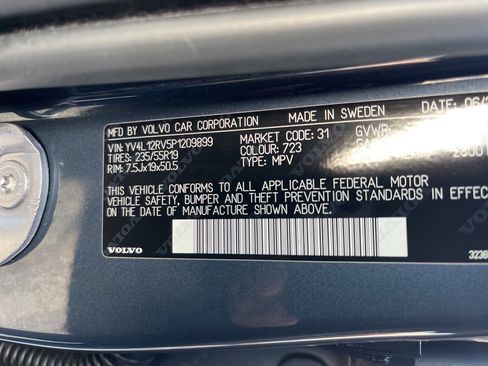 Used 2023 Volvo XC60 B5 Core image 33