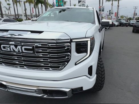 Used 2024 GMC Sierra 1500 Pro w/ Convenience Package image 3