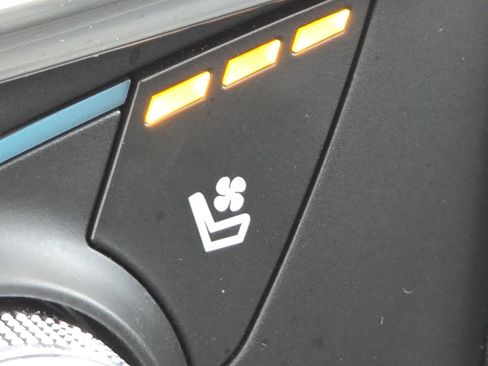 Used 2023 Chevrolet Traverse Premier w/ Redline Edition image 11