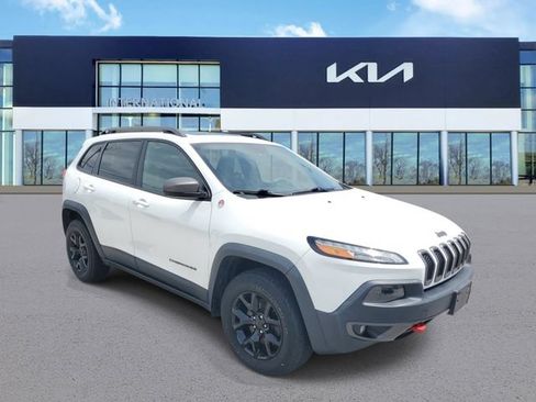 Used 2015 Jeep Cherokee Trailhawk w/ Comfort/Convenience Group AWD/4WD image 2