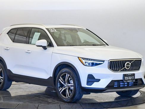 Certified 2025 Volvo XC40 B5 Core w/ Protection Package Premier image 6
