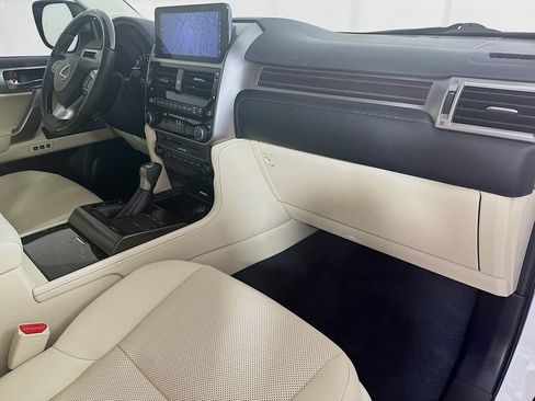 Used 2023 Lexus GX 460 Premium w/ Premium Package image 36