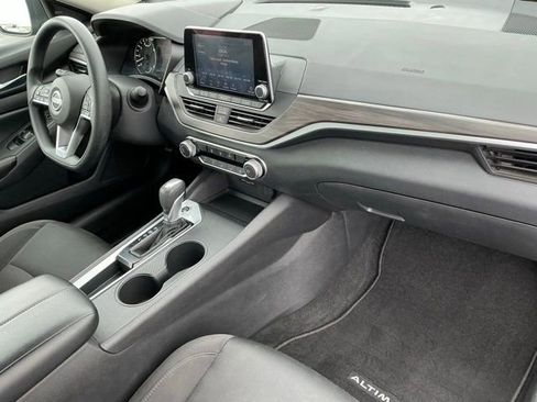Used 2025 Nissan Altima 2.5 SV FWD image 20