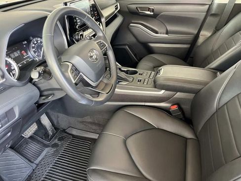 Used 2022 Toyota Highlander XLE image 29