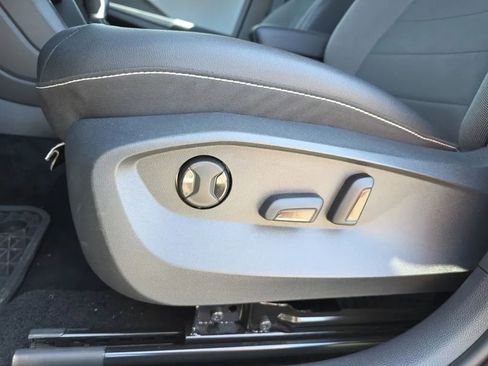 Used 2022 Volkswagen Taos SE FWD image 14