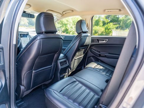 Used 2024 Ford Edge SEL image 16