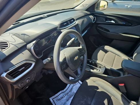 Used 2023 Chevrolet TrailBlazer LS FWD image 2