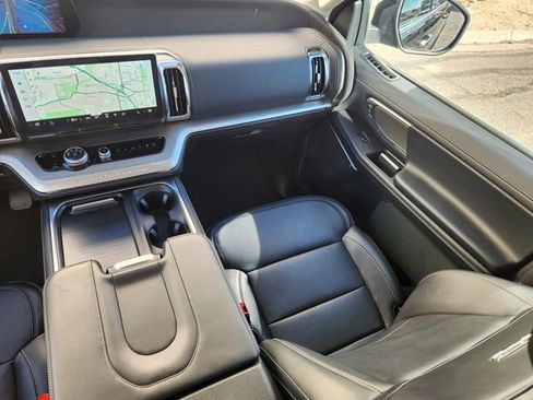 Certified 2025 Ford Expedition Max Platinum image 15