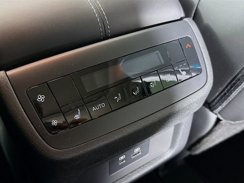 Used 2023 Nissan Pathfinder SL w/ SL Premium Package image 31