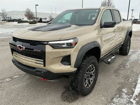 Used 2024 Chevrolet Colorado ZR2 w/ Technology Package image 3